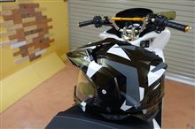 ホンダPCX（JF56）に迷彩風カッティングシートを施工開始