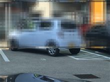 これ中古車展示即売。。。。。ではありません。