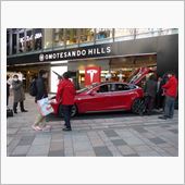 表参道ヒルズにTESLA