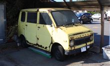 街中で朽ちゆく 古き車たち