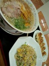 ラーメン 餃子 炒飯