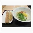 今日のランチは、「つるまる饂飩」生醤油うどん冷 360円＋えび天ちくわ天
