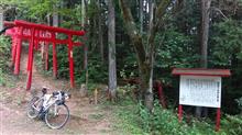 「なんでこんな山の上、自転車で来るの？　坂道大変でしょ？」