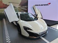 F1↓　市販車↑　画像↓　実物↑　Mclaren パラドックス。