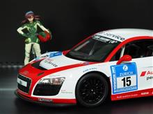 R8とエヴァのフィギュア、フチ子で遊んでみました。