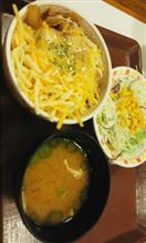 三種のチーズ牛丼 三種のチーズ牛丼