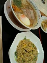 醤油ラーメンとチャーハン 醤油ラーメンとチャーハン