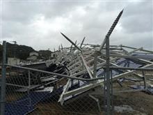 台風で壊れとる太陽光パネルは、、。