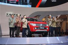【 インドネシア国際モーターショー2015 】 三菱自動車　耐久性 や 走破性 を 高めた 新型 「 トライトン 」 を 初披露 ： Car Watch ・・・・ 