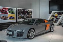 アウディ・オランダがR8をカスタム。グレーとオレンジで戦闘機カラー