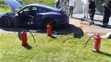 ポルシェ911 GT3 RSがサーキット走行後に燃える。リコール問題解決せず？