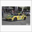 ハイネケンの宣伝カーか？ビールケース装着のケイマンGT４