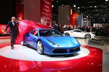 フェラーリが488スパイダー公開、トップの開閉ロジックも