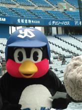 つば九郎と握手したぞ