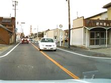 なぜ人は左折するのに大回りしたがるのか
