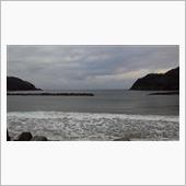 曇り空と冬の海