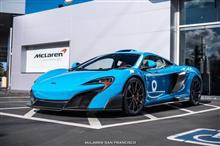 美しいメキシコ・ブルーのマクラーレン675LT。ルーフにはシュノーケル