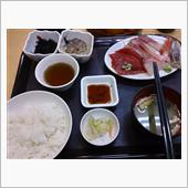 市場で昼食