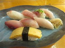 今日のディナーは、「海鮮地魚食堂 清八丸」房州地魚握り 980円