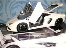 1/24アオシマのアヴェンタドール(塗装済みキットの白)めでたく完成♪ 1/24アオシマのアヴェンタドール(塗装済みキットの白)めでたく完成♪