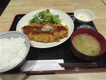 今日のランチは、「ぽん輔」鳥取県産大山鶏カツ定食 790円→500円