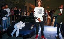 シャキール・オニールの息子が16歳の誕生日にガヤルドとジープをゲット