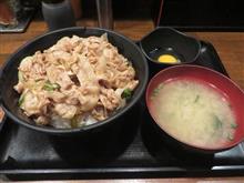 今日のディナーは、「伝説のすた丼」すた丼