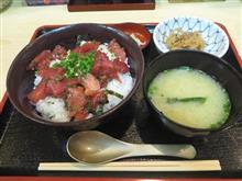 今日のランチは、「弥市」まぐろ丼 950円