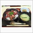 今日のランチは、「弥市」まぐろ丼 950円