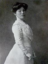 さて・・・この女性は・・? さて・・・この女性は・・?