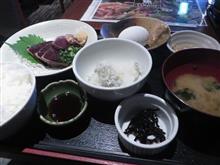 今日のランチは、「てまりうた」鰹のたたき定食 800円→500円