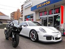 991GT3とカワサキニンジャH2が遭遇