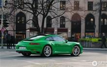 グリーンのポルシェ911（991.2）。なぜポルシェはビビッドカラーを標準で用意しないのか