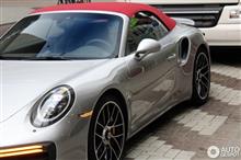 ドイツにて目撃のポルシェ911ターボS（991.2）。ウインカーはこう光る