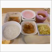 土曜の昼のご飯が並んでる