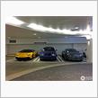 ビバリーヒルズの駐車場にて豪勢な顔ぶれ。ウラカンはカスタム仕様
