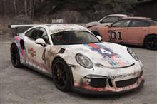 サビ風カスタムのポルシェ911GT3RS現る。マルティニストライプは褪色加工