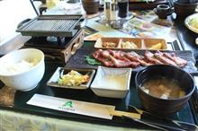 今日のランチは、「セントラルゴルフ」牛タン御膳