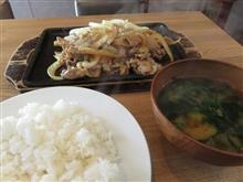 今日のランチは、「RED3」生姜焼き定食