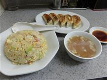 今日のディナーは、板橋区役所前「まるよし」炒飯550円餃子350円