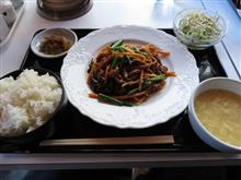 今日のランチは、「京華茶楼」豚肉の四川風炒め 700円 