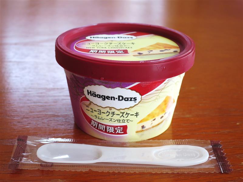 今日のオヤツは ハーゲンダッツ ミニカップ ニューヨークチーズケーキ ラムレーズン仕立て ﾟ ﾟ きゃのん 08のブログ きゃのん 08公式ブログ ﾟ ﾟ みんカラ