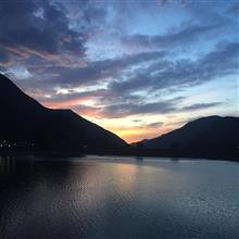 朝の奥多摩湖