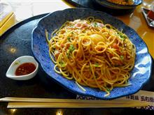 箸で食べるパスタ