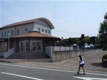 プールと閉店セール