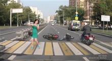 これはグッジョブ。転倒したバイクを避ける女性の動画