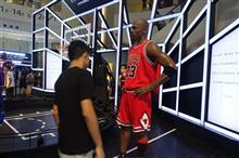 香港・銅羅湾の様子を画像で紹介。NBA関連イベントにて等身大マイケル・ジョーダンも登場
