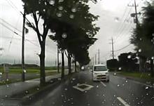 向かって来る対向車 向かって来る対向車