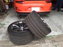 札幌のクルーズ ９９１ＧＴ３ＲＳのタイヤ外せました～