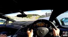 ランボルギーニ・アヴェンタドールSVがスパを走る。そのサウンドを動画で堪能だ